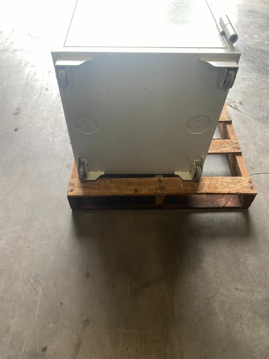 Safe - Image 2