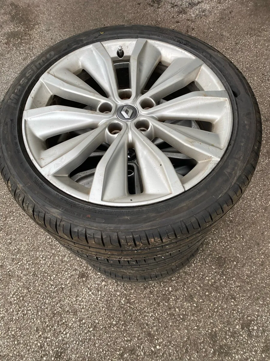 Set of allows with new tyres for Renault Kadjar - Image 4