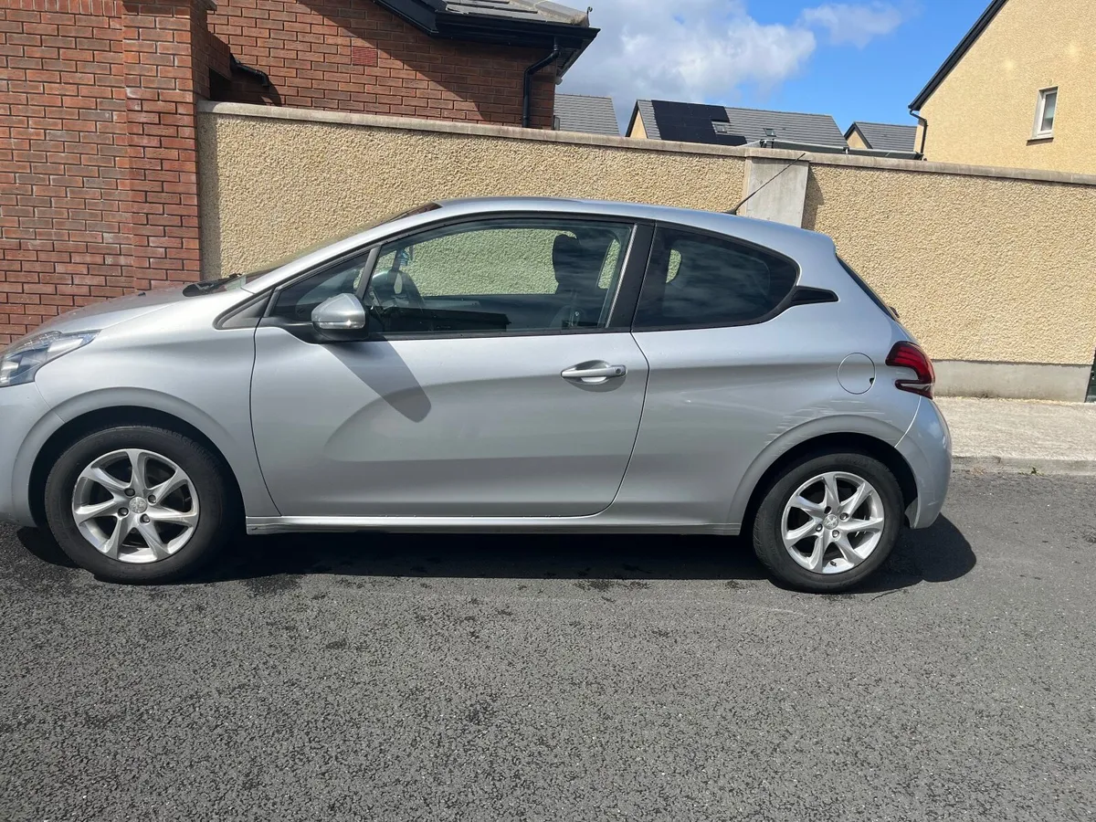 Peugeot 208 2015 - Image 4