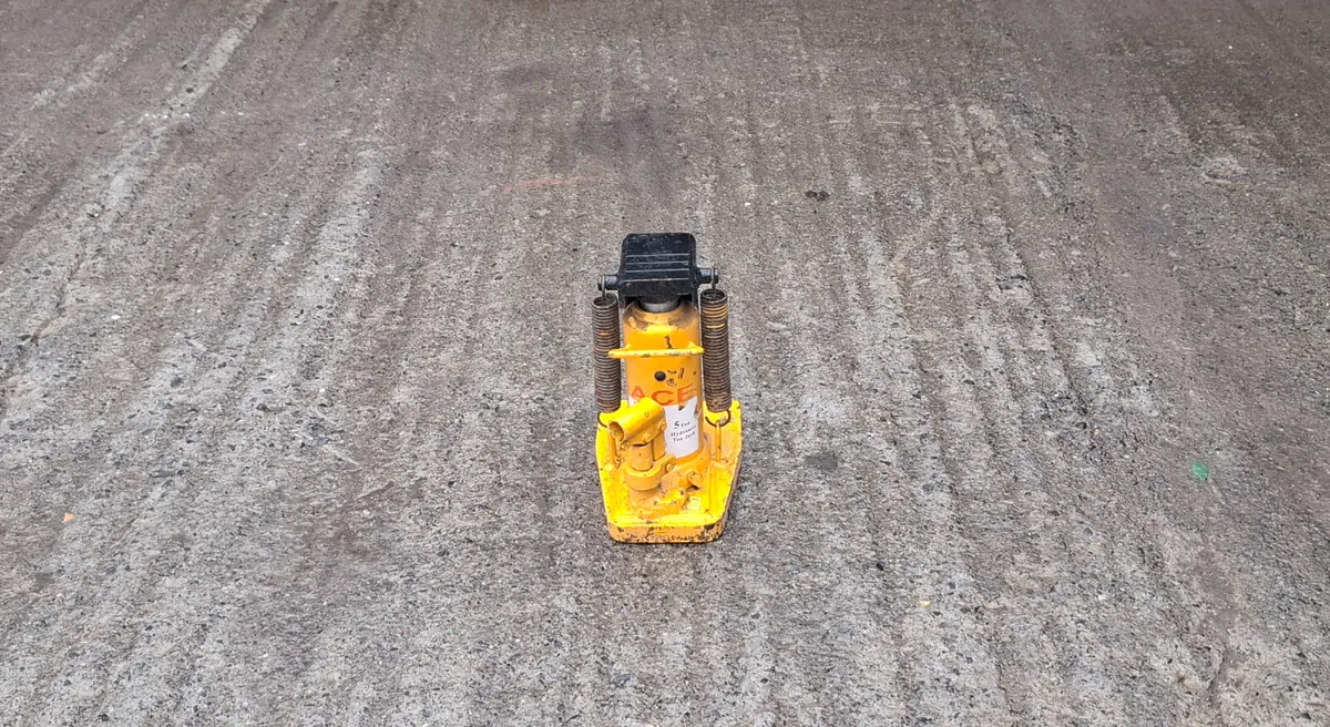 5 Ton Hydraulic Toe Jack - Image 2
