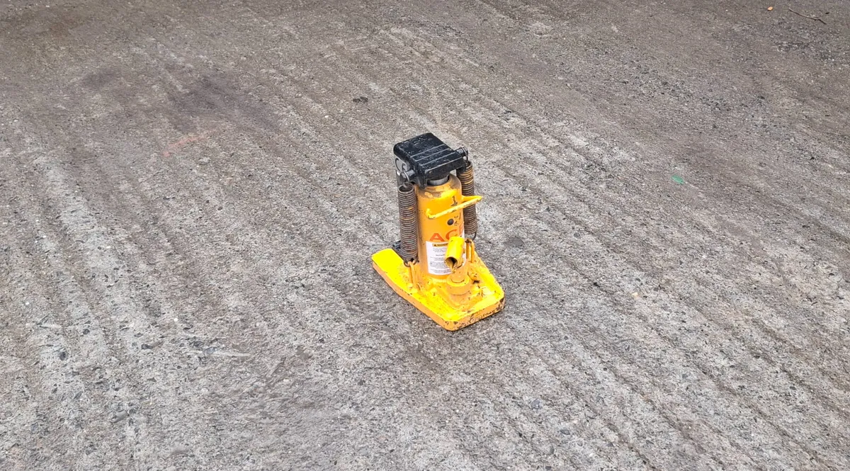 5 Ton Hydraulic Toe Jack - Image 1