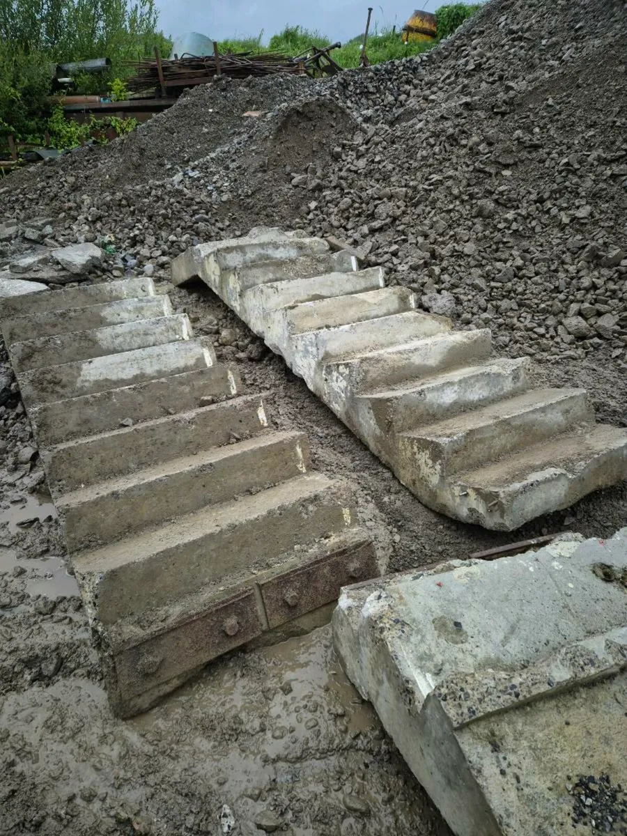 Concrete stairs - Image 1