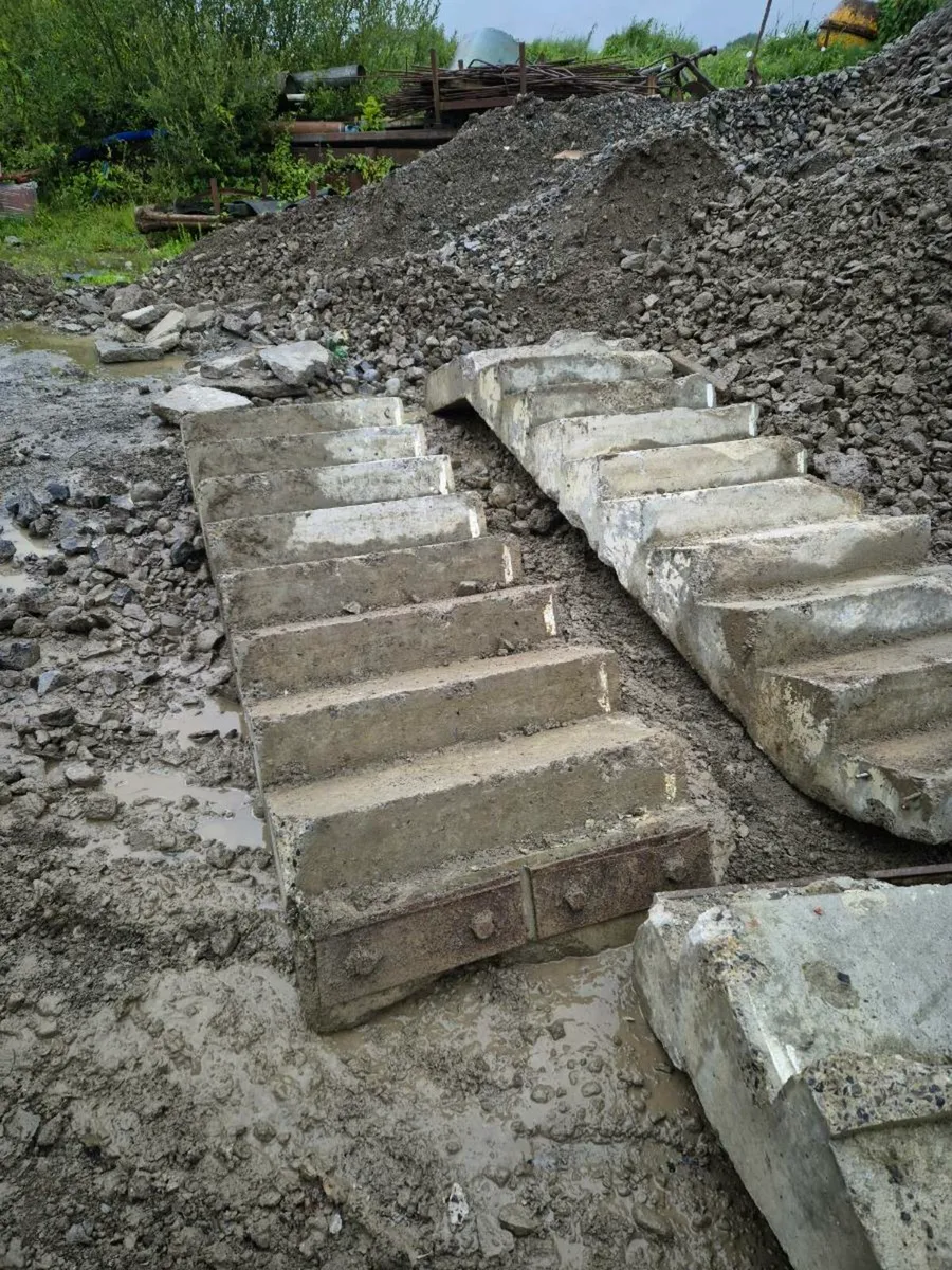 Concrete stairs - Image 3