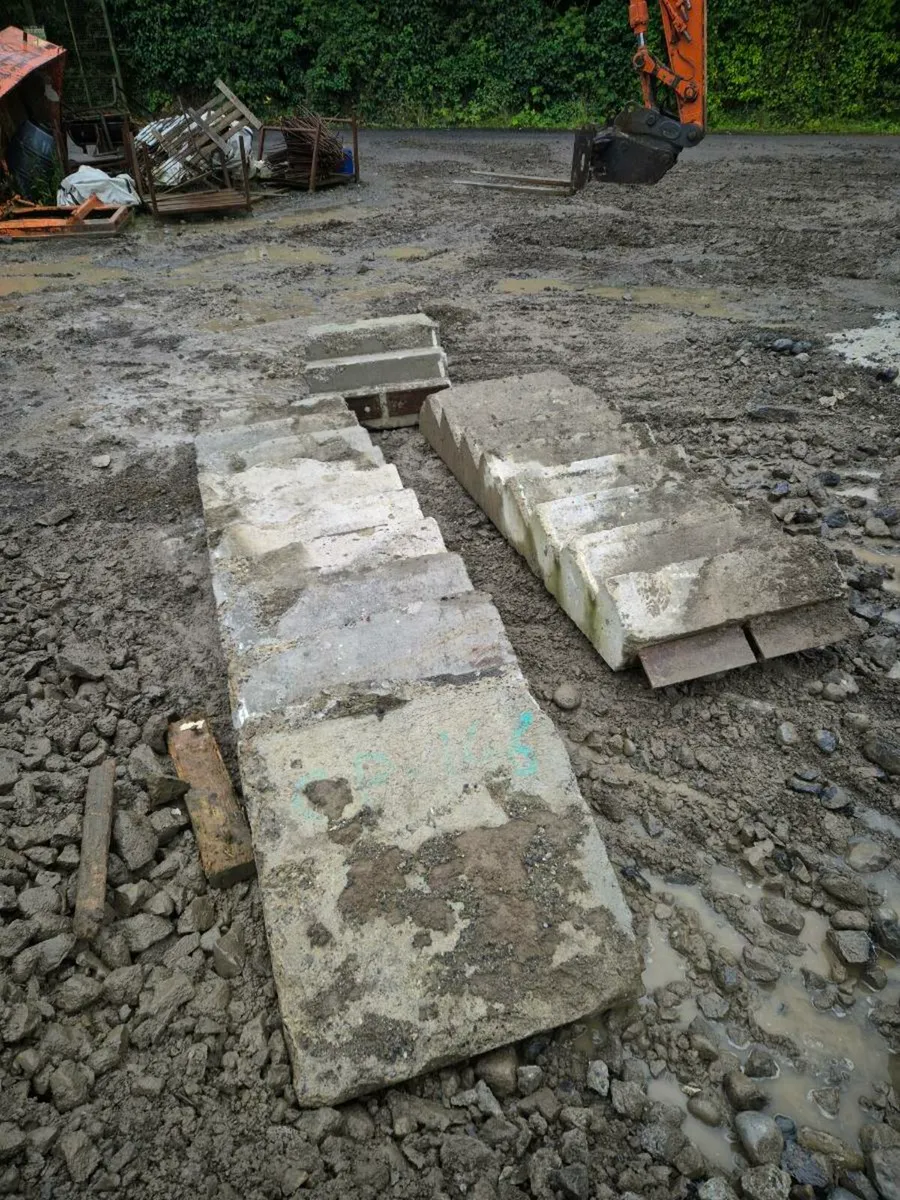 Concrete stairs - Image 4
