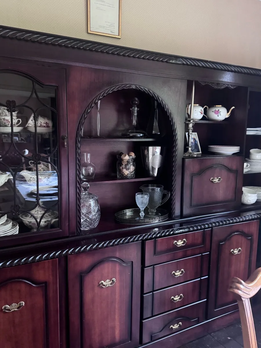 Large display cabinet - Image 1