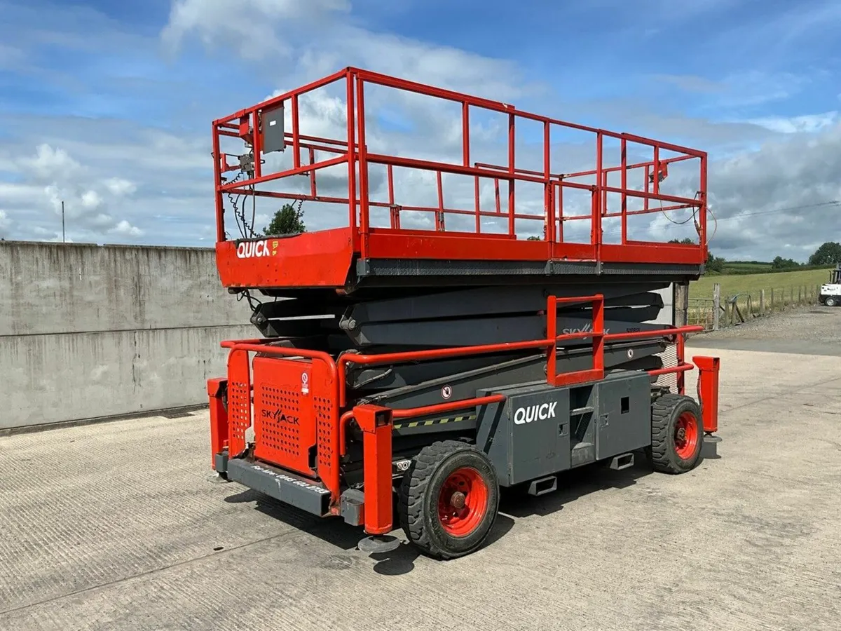 SKYJACK SJ6832RT 32FT ROUGH TERRAIN SCISSOR LIFT - Image 1