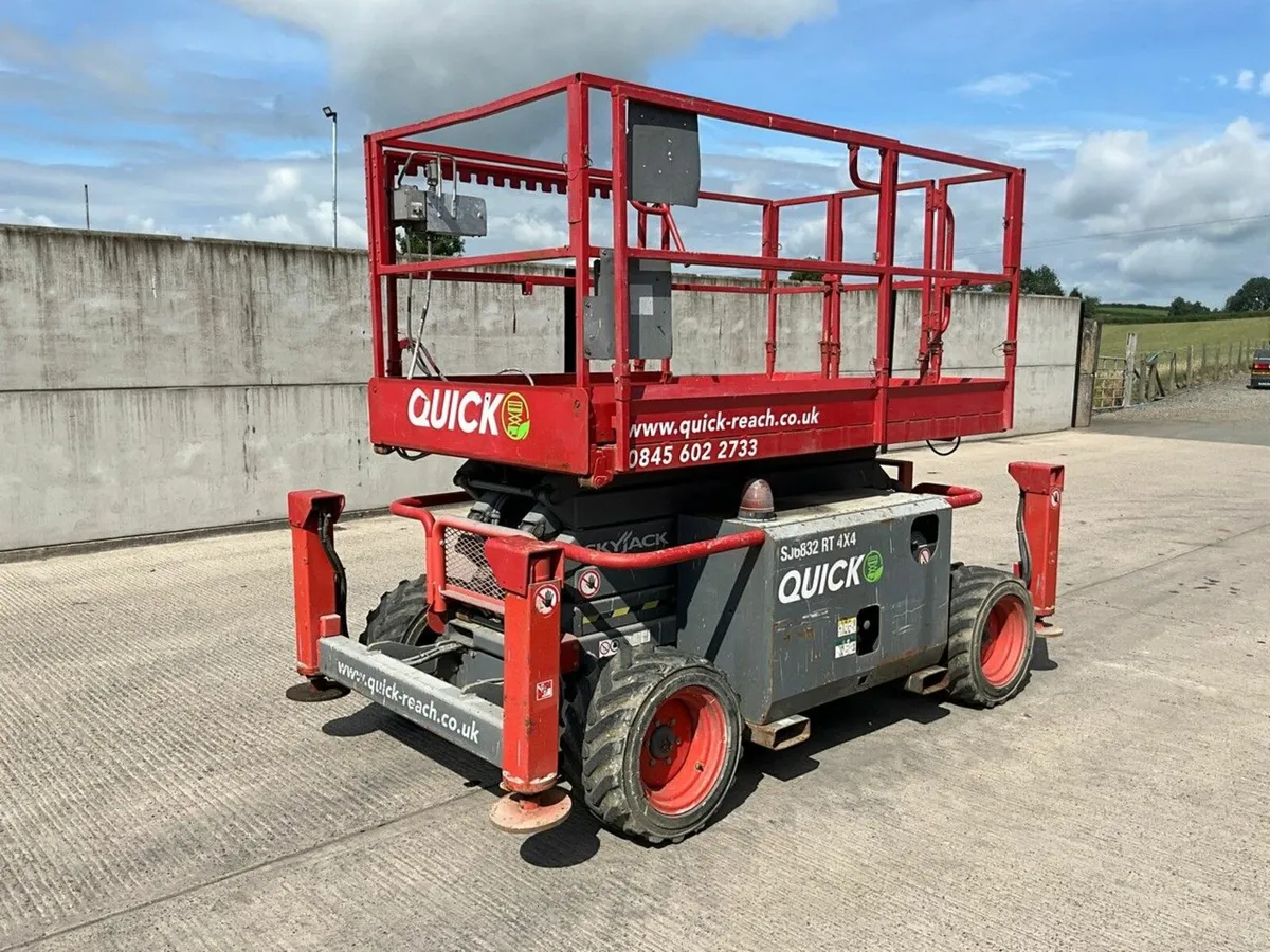 SKYJACK SJ6832RT 32FT ROUGH TERRAIN SCISSOR LIFT - Image 3