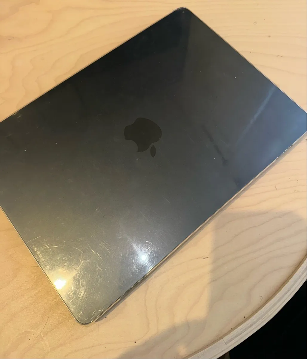 Apple MacBook Air (2022, M2 chip)- 8GB Ram/256 gb - Image 2