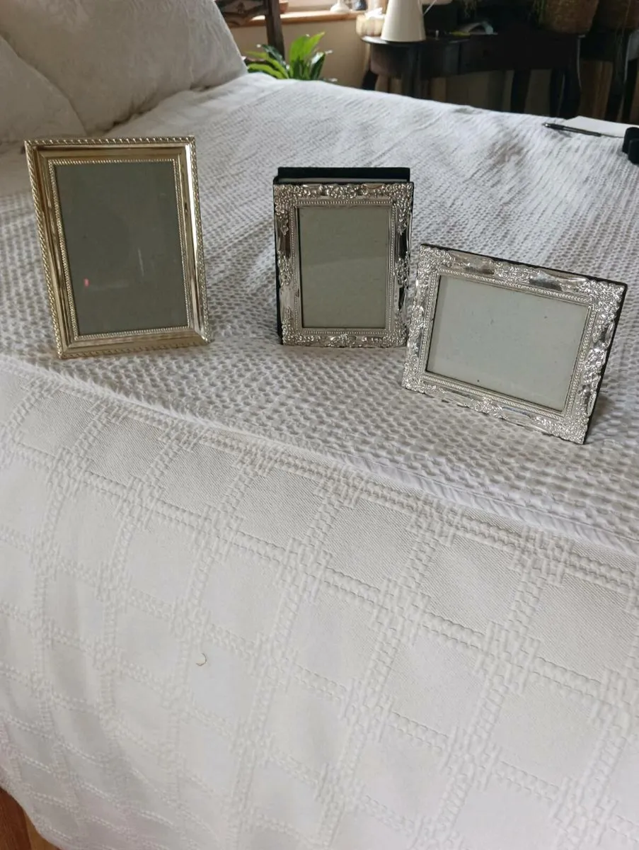 Beautiful silver frames,one is album,as new - Image 1