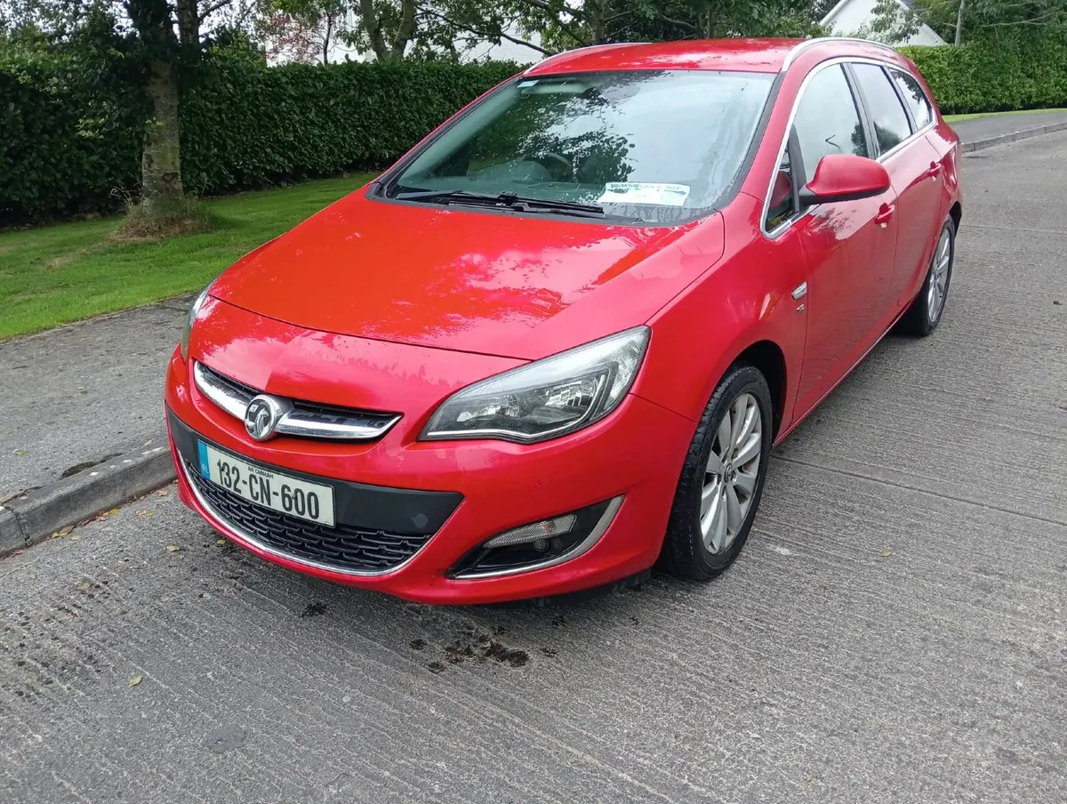 2013 Vauxhall Astra  estate  nct 01/26 tax 07/25 - Image 1