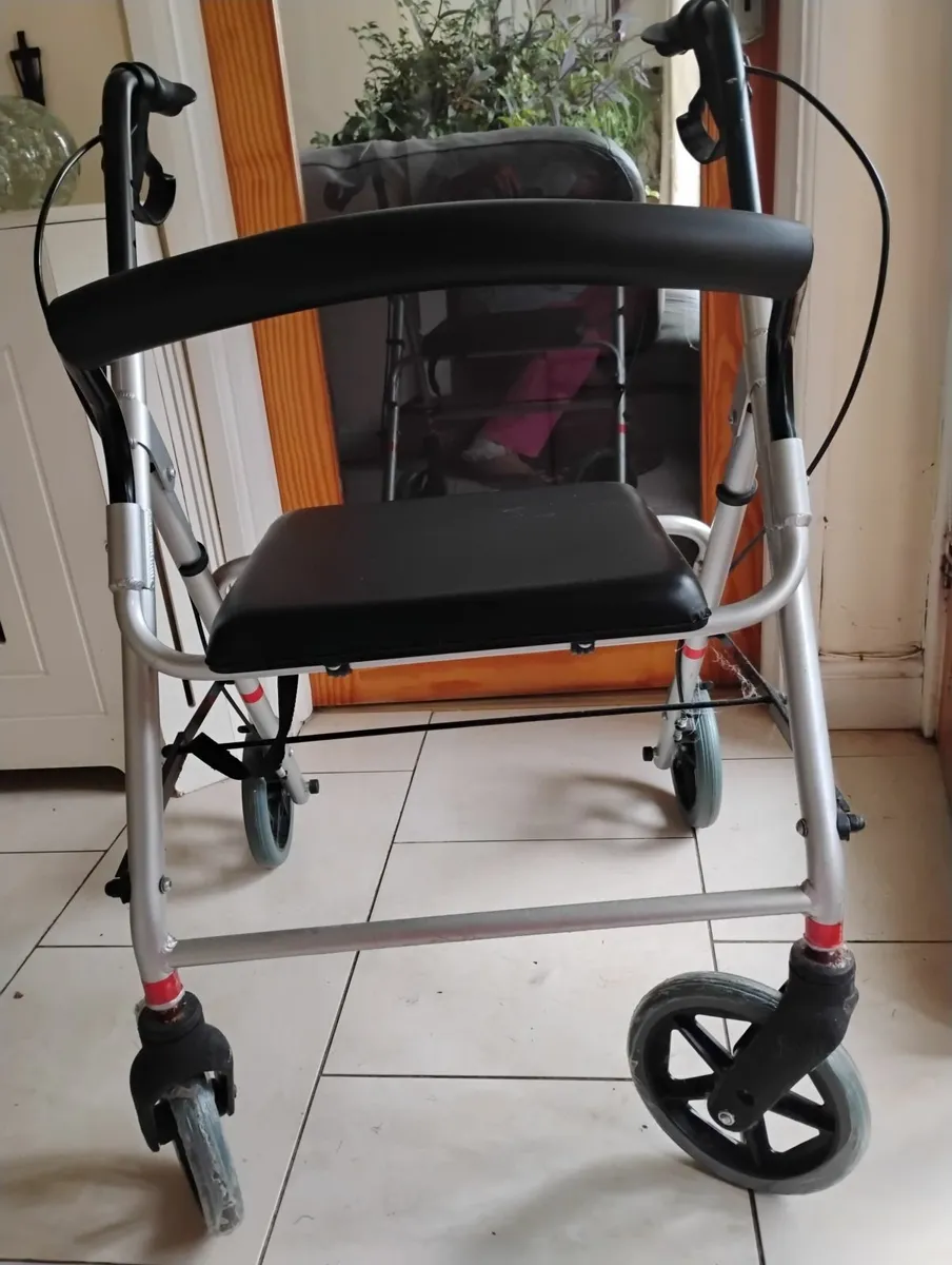 Zimmer frame walking aid - Image 2