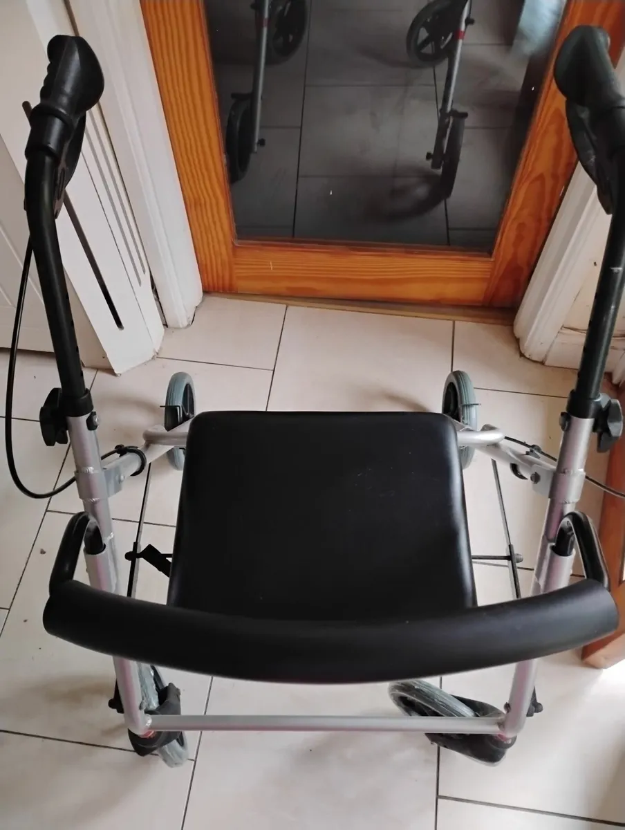 Zimmer frame walking aid - Image 3