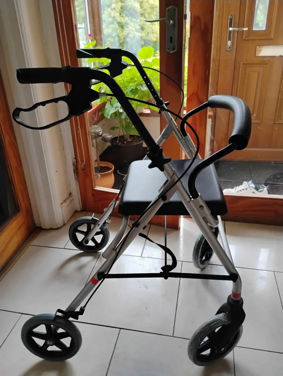 Zimmer frame walking aid - Image 4