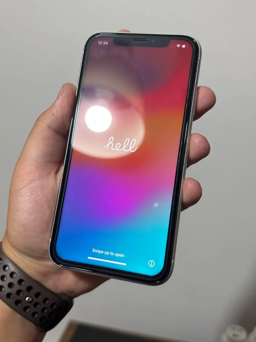 iPhone XR 128GB Unlocked White - Image 2