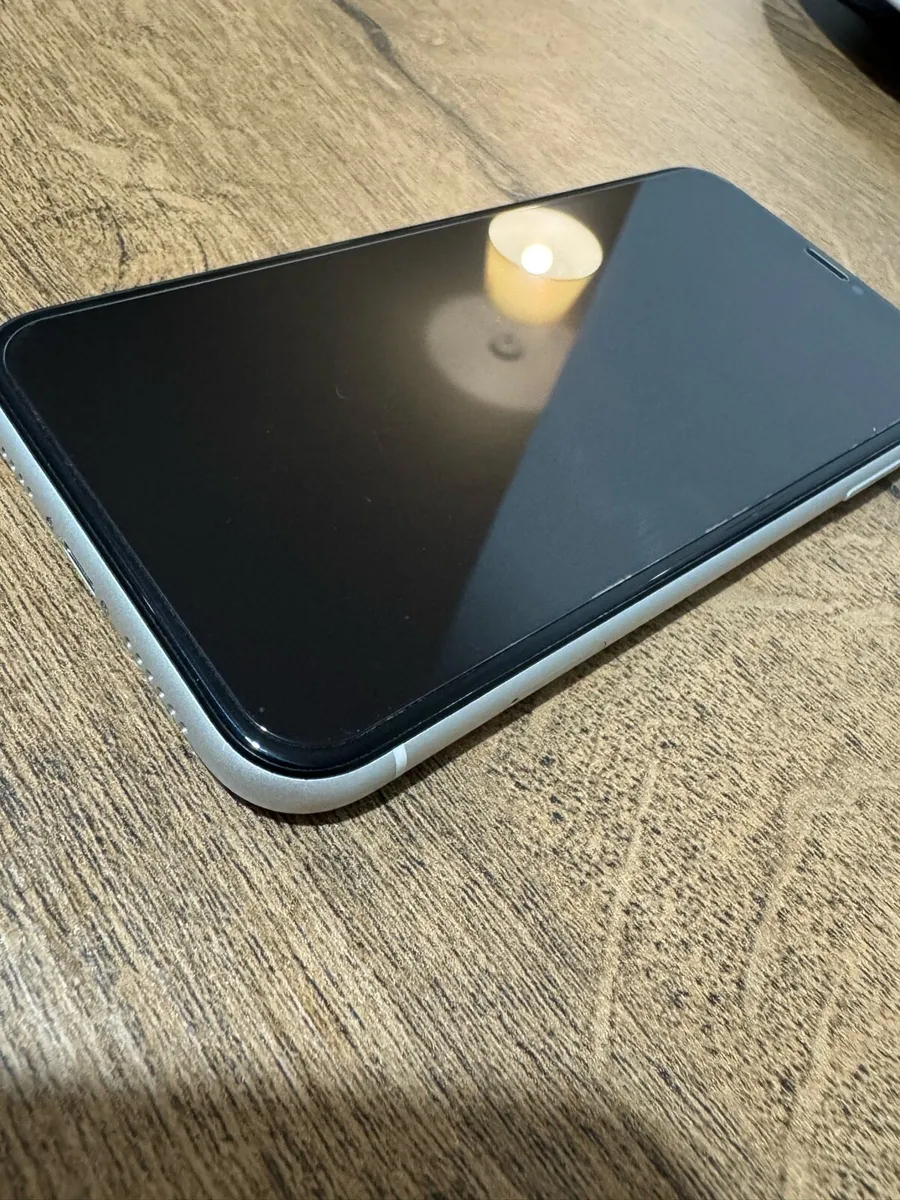 iPhone XR 128GB Unlocked White - Image 4