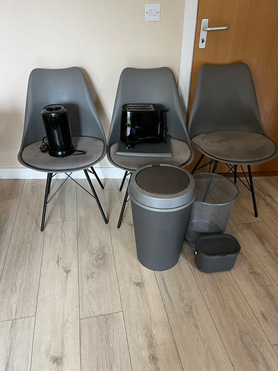 Chair& kitchen supplies - Image 1