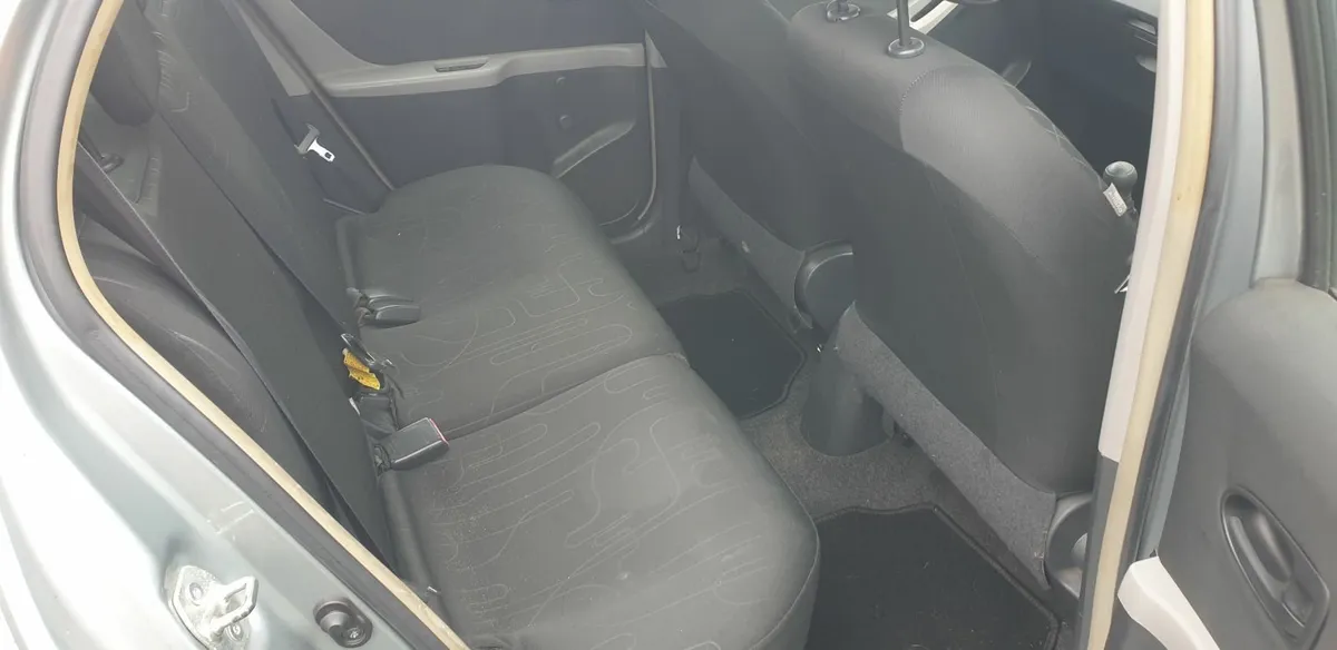 Toyota Yaris 2010 - Image 3