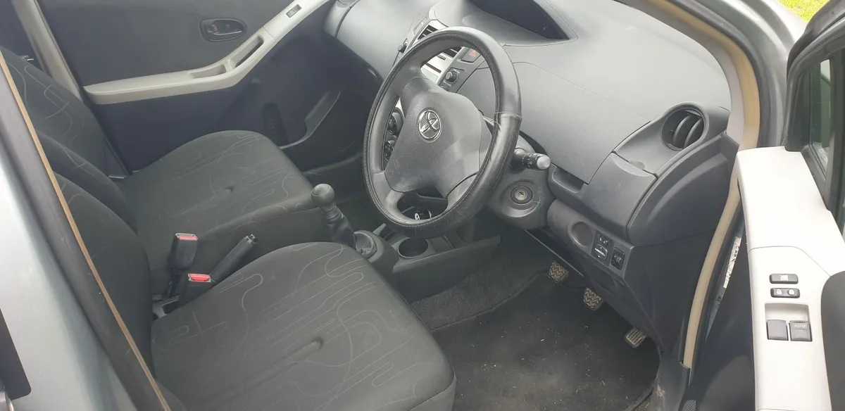 Toyota Yaris 2010 - Image 4