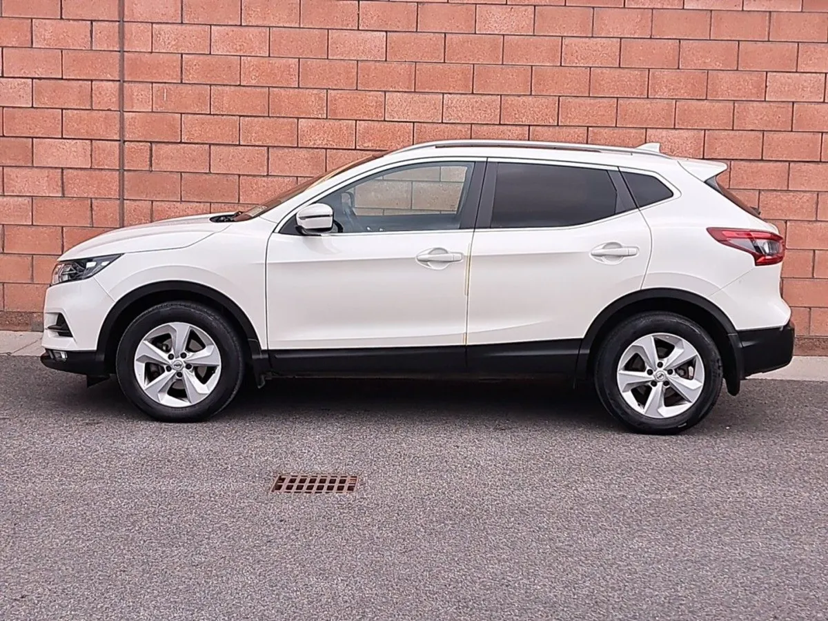 Nissan QASHQAI SV Model With Moonroof 1.3 Petrol - Image 3