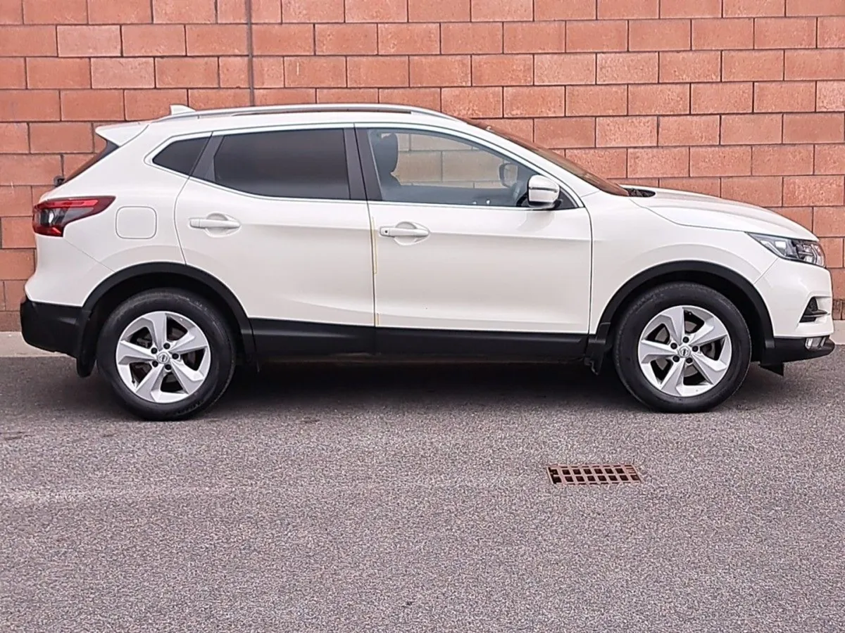 Nissan QASHQAI SV Model With Moonroof 1.3 Petrol - Image 4