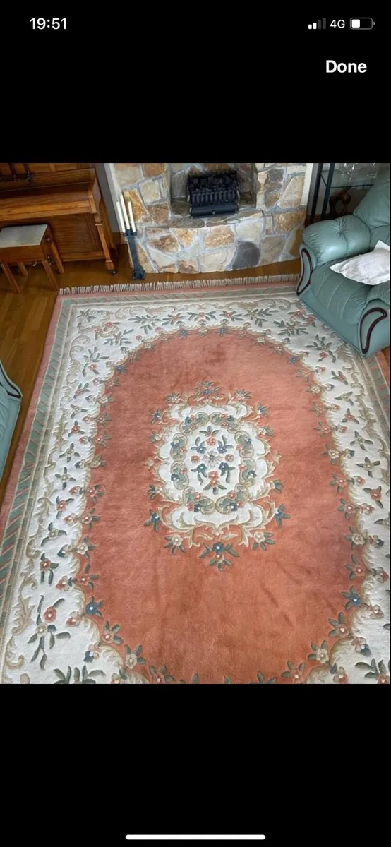 Rug and three piece suite - Image 1