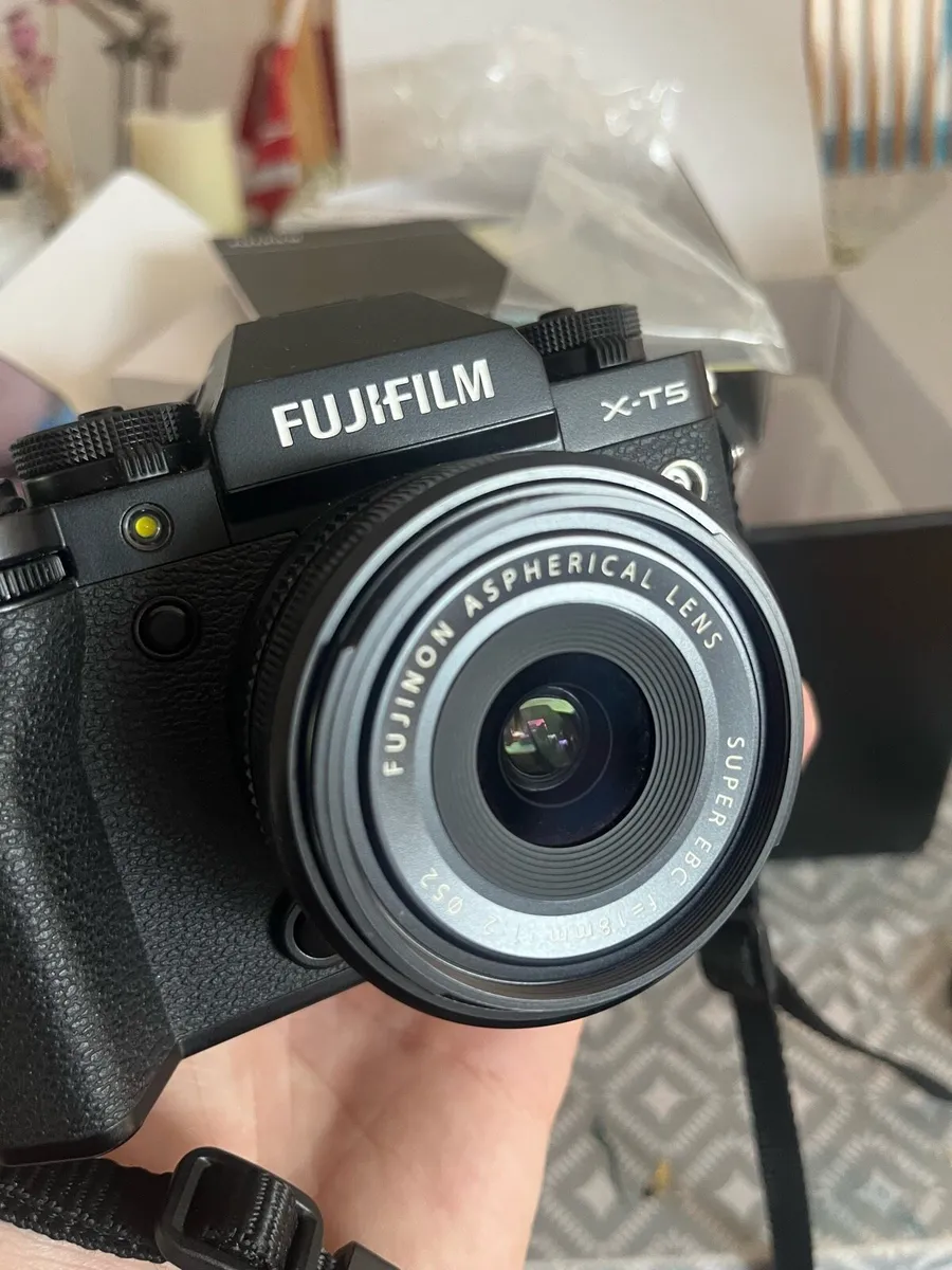 Fujifilm xt5 with Fujinon 18mm f2 prime lens - Image 3