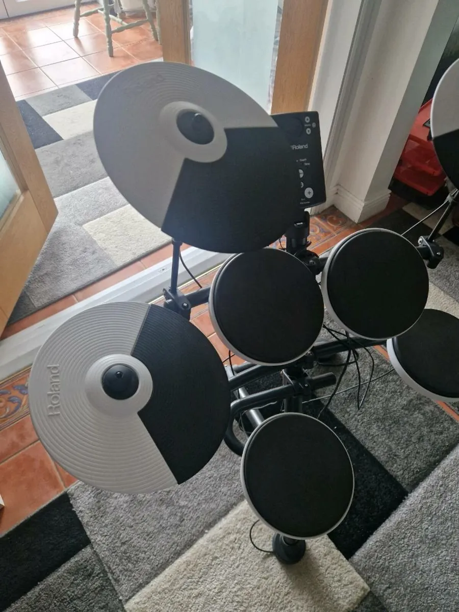 Roland electronic drum kit - Image 4