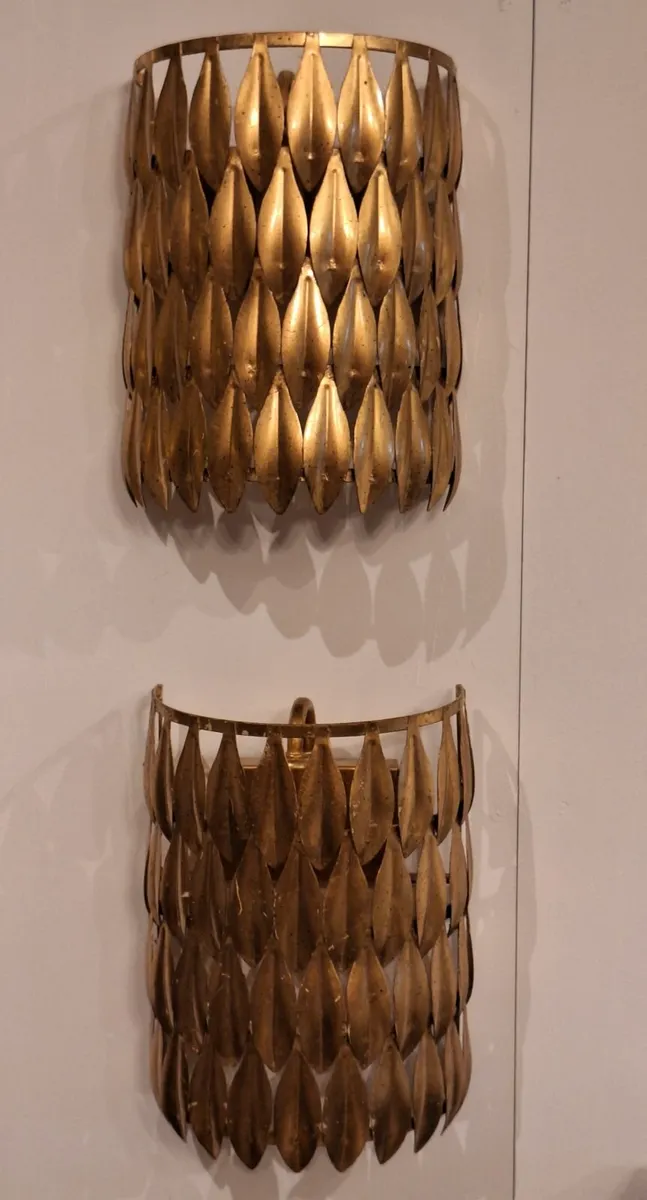 Pair of gilt metal leaf wall lights - Image 1