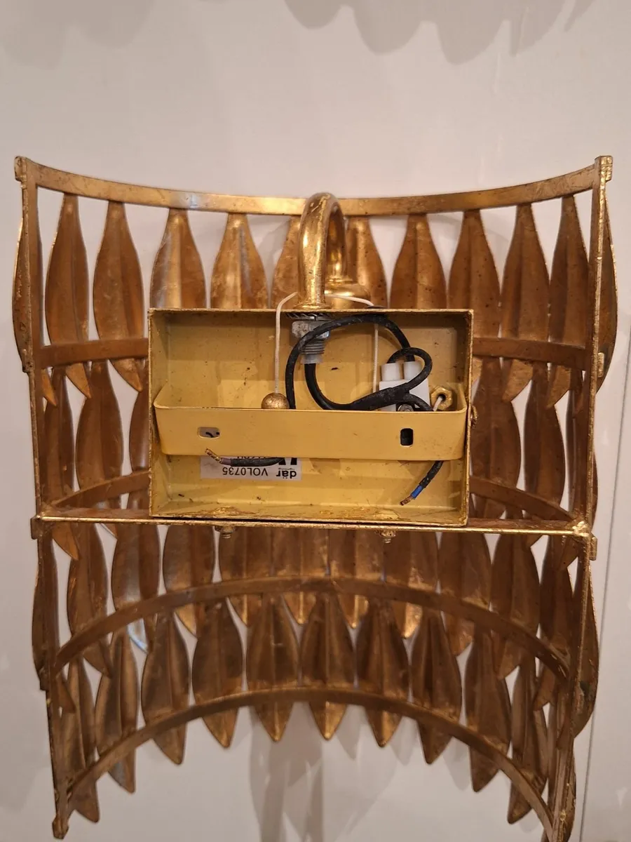 Pair of gilt metal leaf wall lights - Image 3