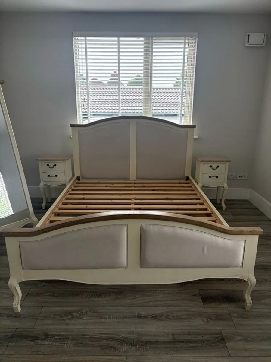 French style double bed matching lockers and free standing mirror all included in price - Image 4