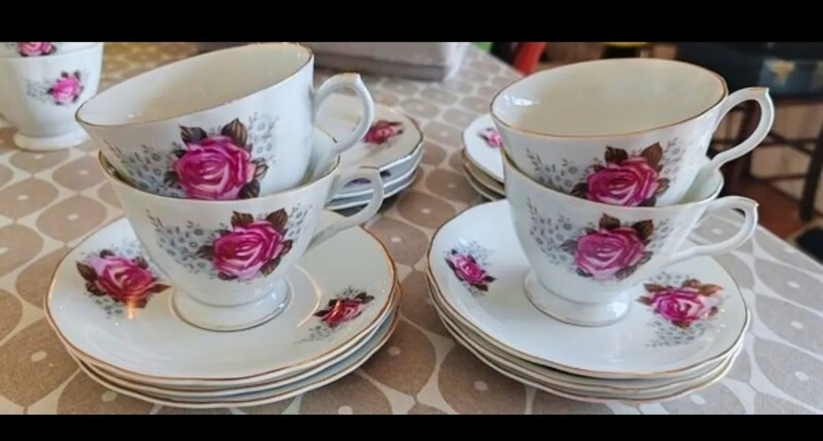 Vintage V teaset - Image 1