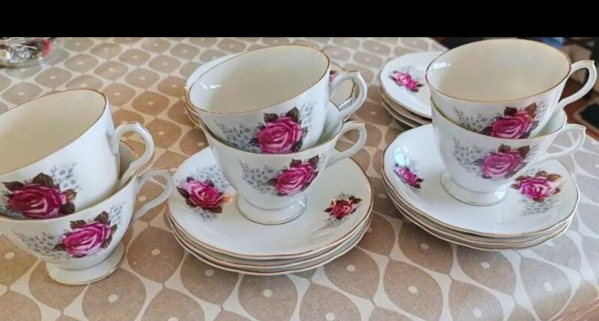 Vintage V teaset - Image 2