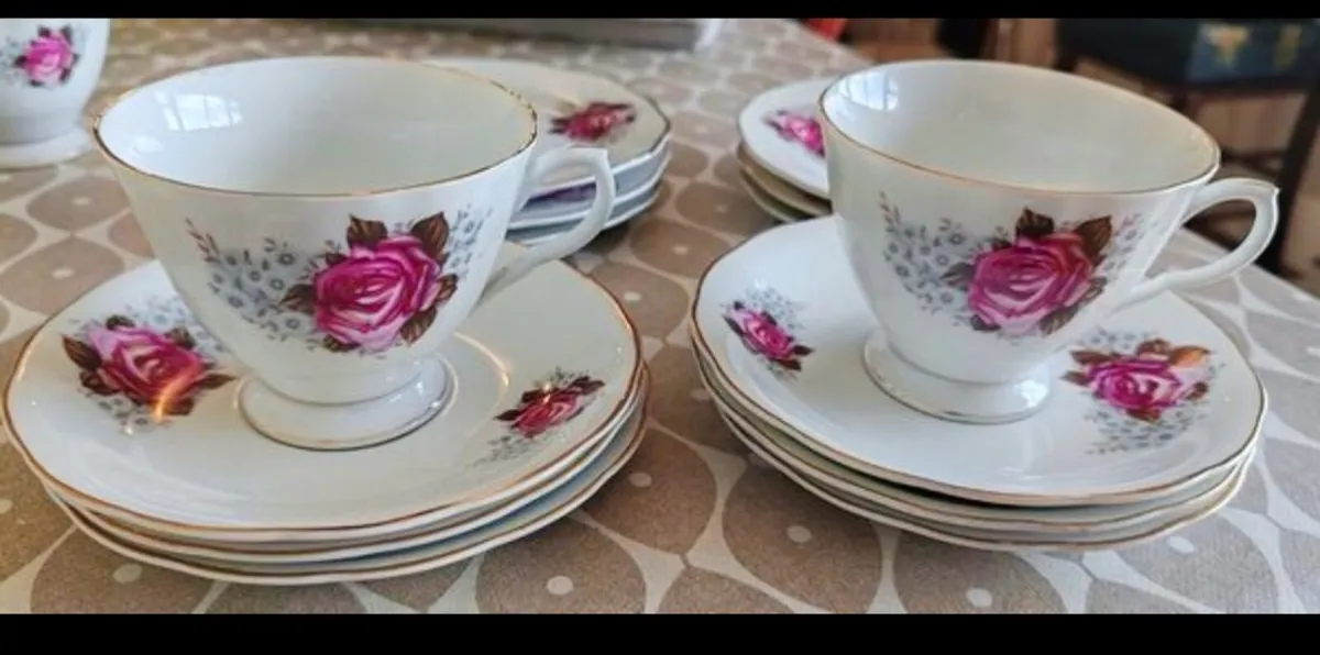 Vintage V teaset - Image 3
