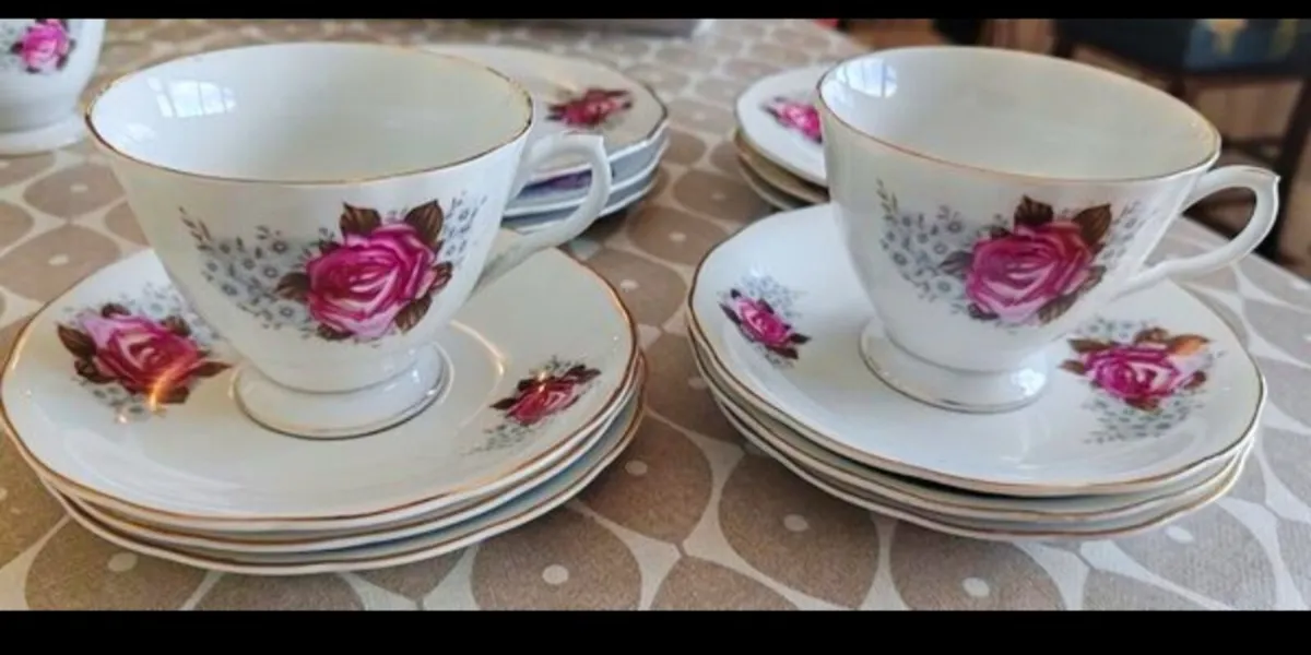 Vintage V teaset - Image 4