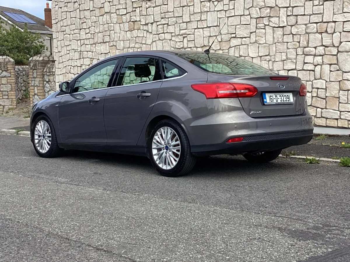Ford Focus Zetec 4DR 1.5TD 95PS 6SPD - Image 4