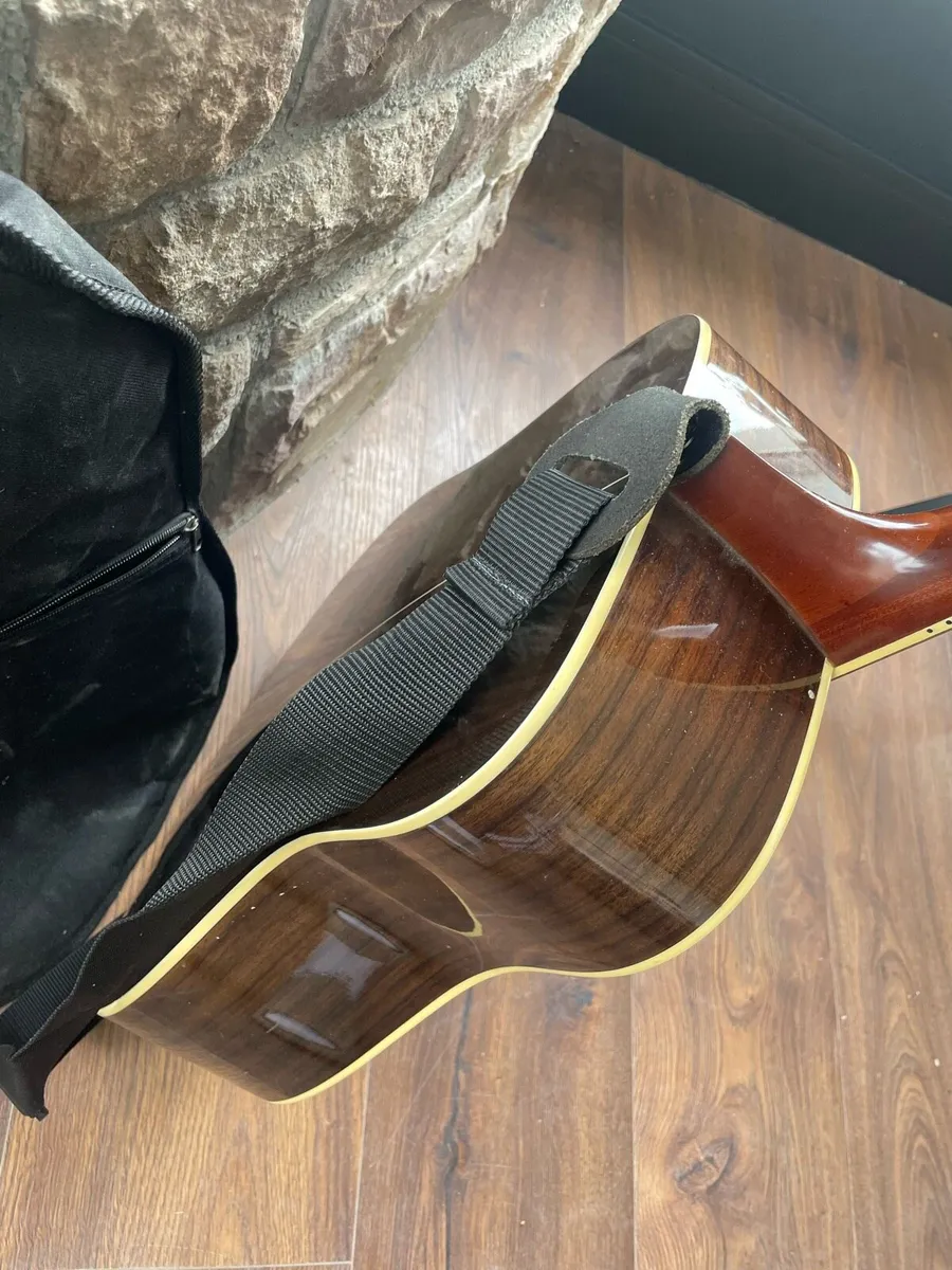 Aria Acoustic Guitar + Gig Bag & Capo - Image 4