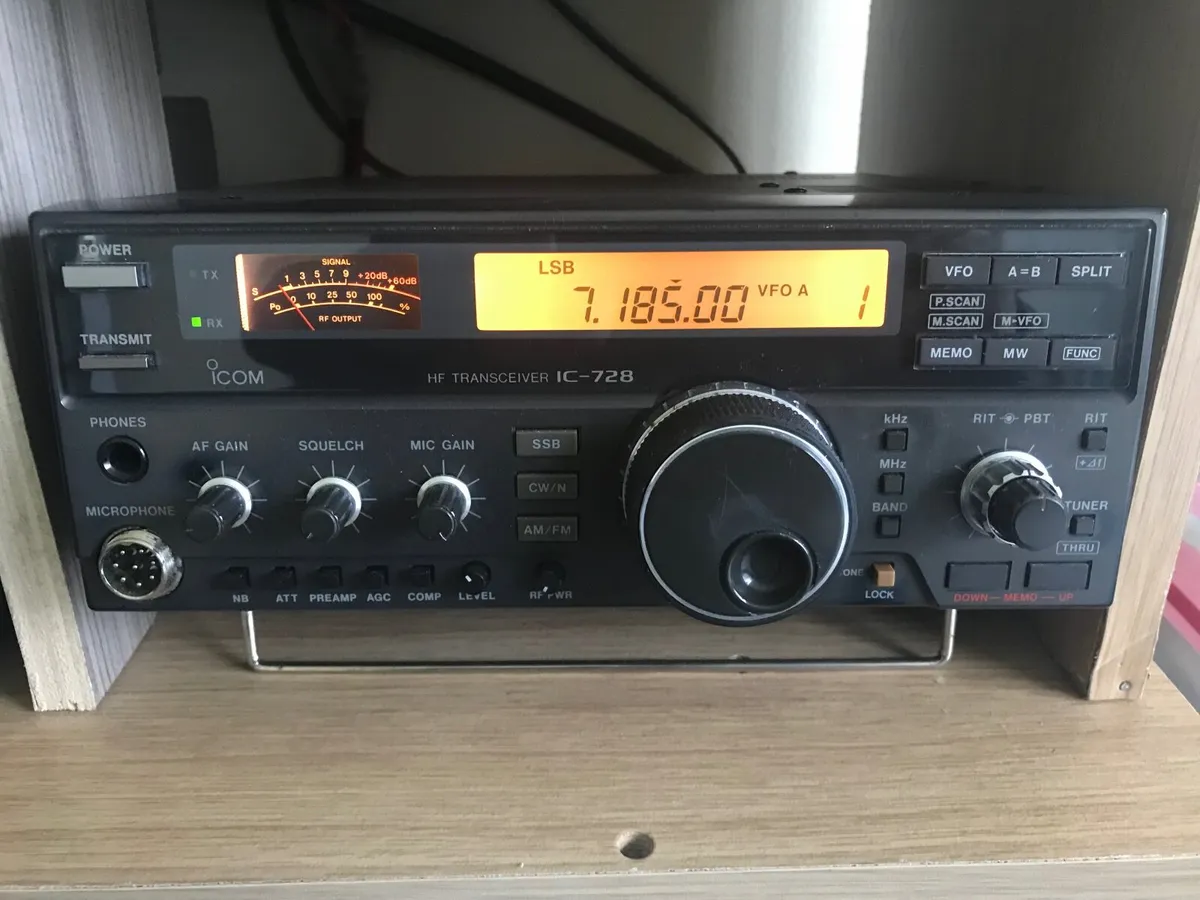 Icom IC-728 Ham/CB radio Transceiver