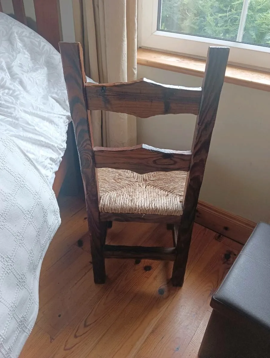 Beautiful chair,solid wicker seating - Image 2