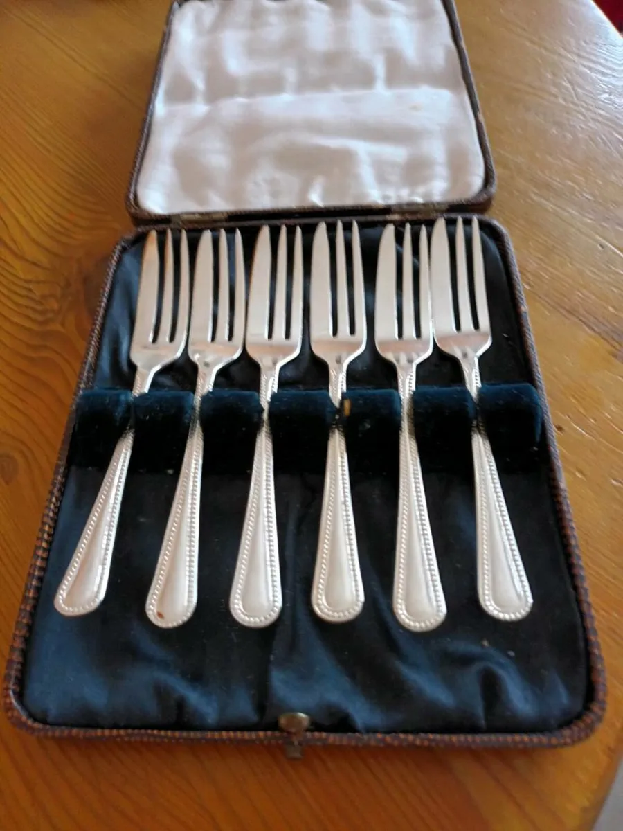 Boxed set of 6 E.P.N.S.  Pastry  Forks.