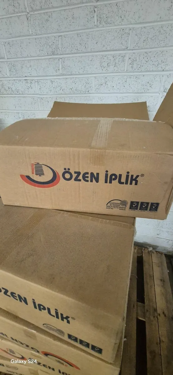 560 1Kg Polyester Thread on Spools. - Image 2
