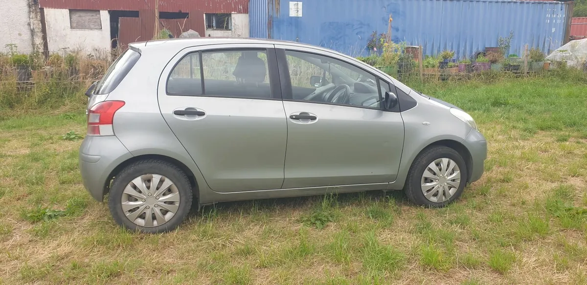 Toyota Yaris 2010 - Image 1