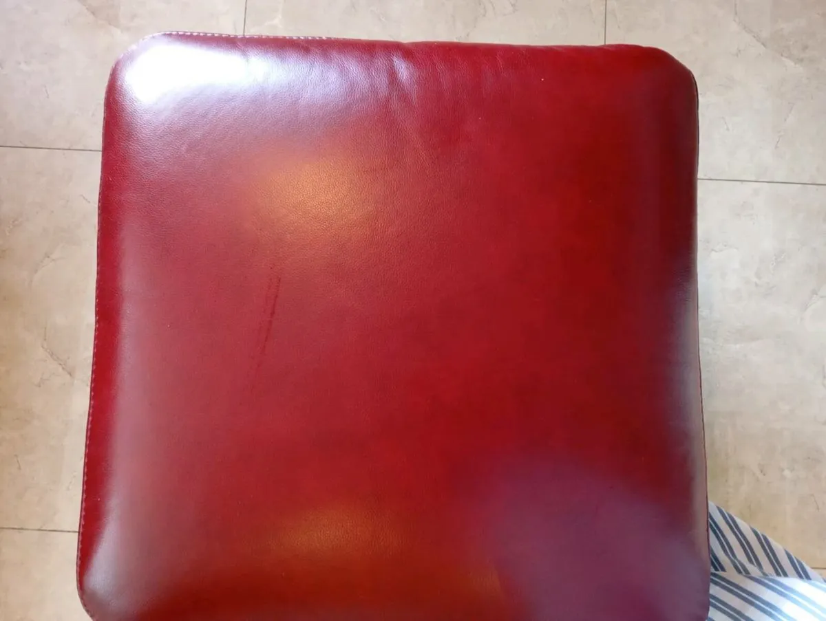 Two two seater leather suite - Image 3