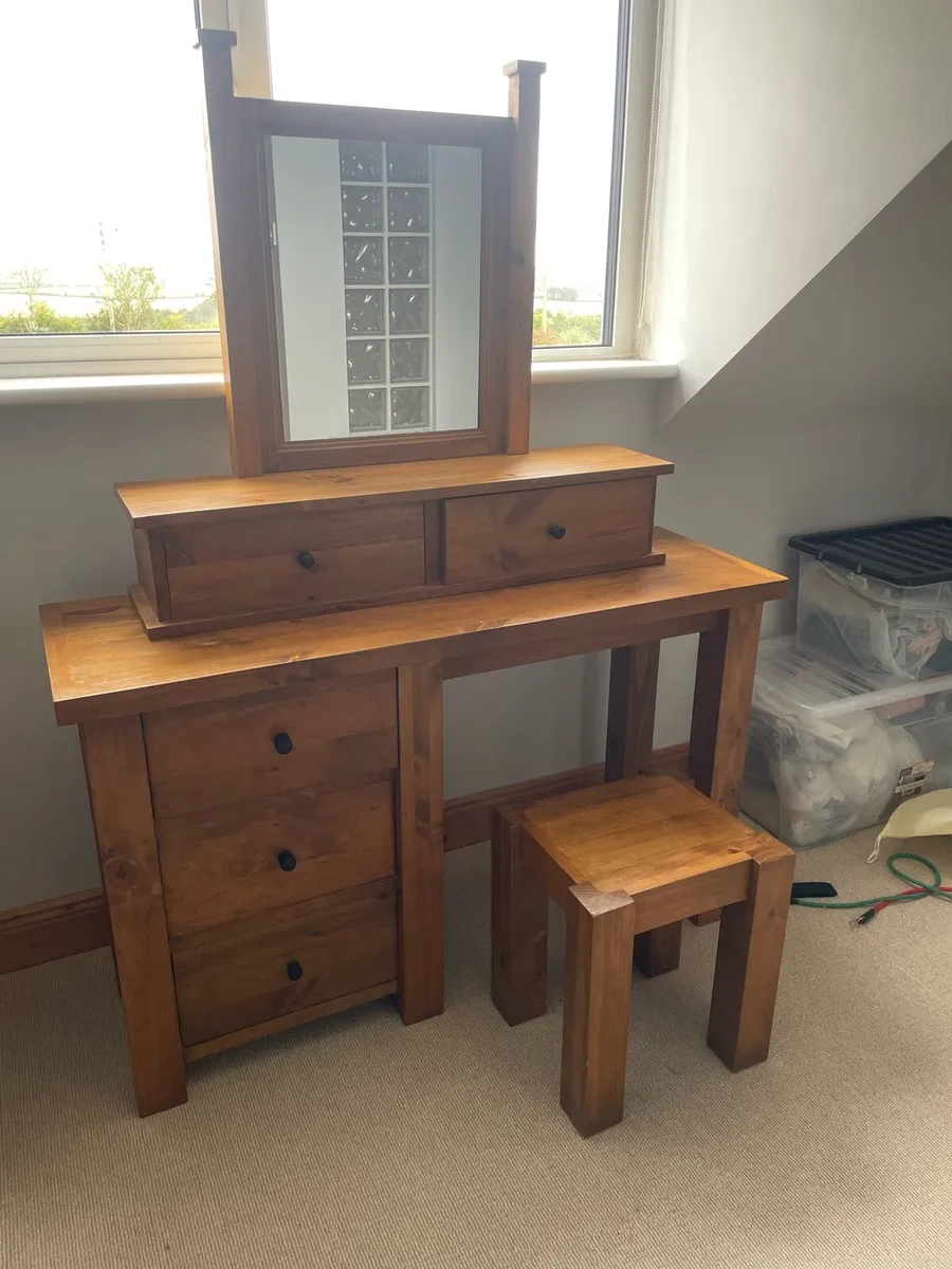 Make up table/deck - Image 1