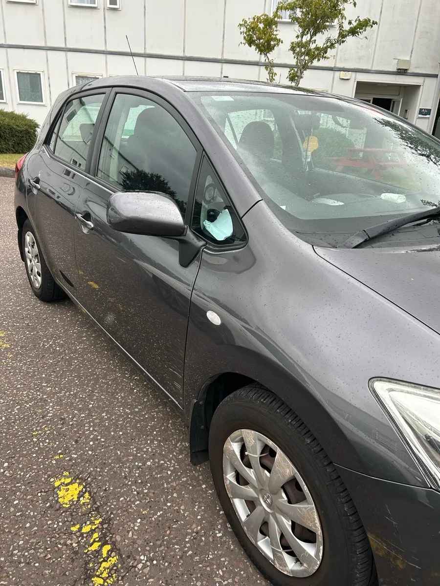 Toyota Auris 1.4 petrol - Image 3