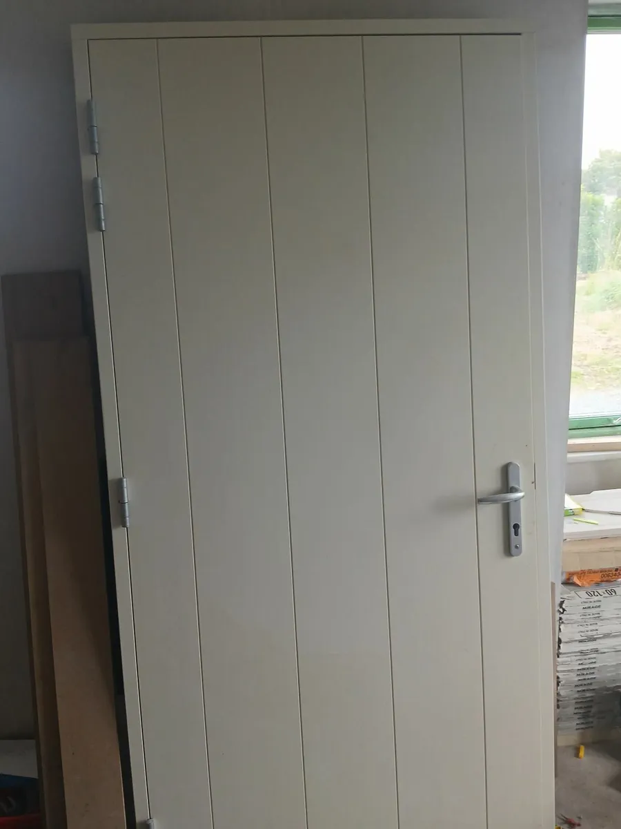 External door - Image 2