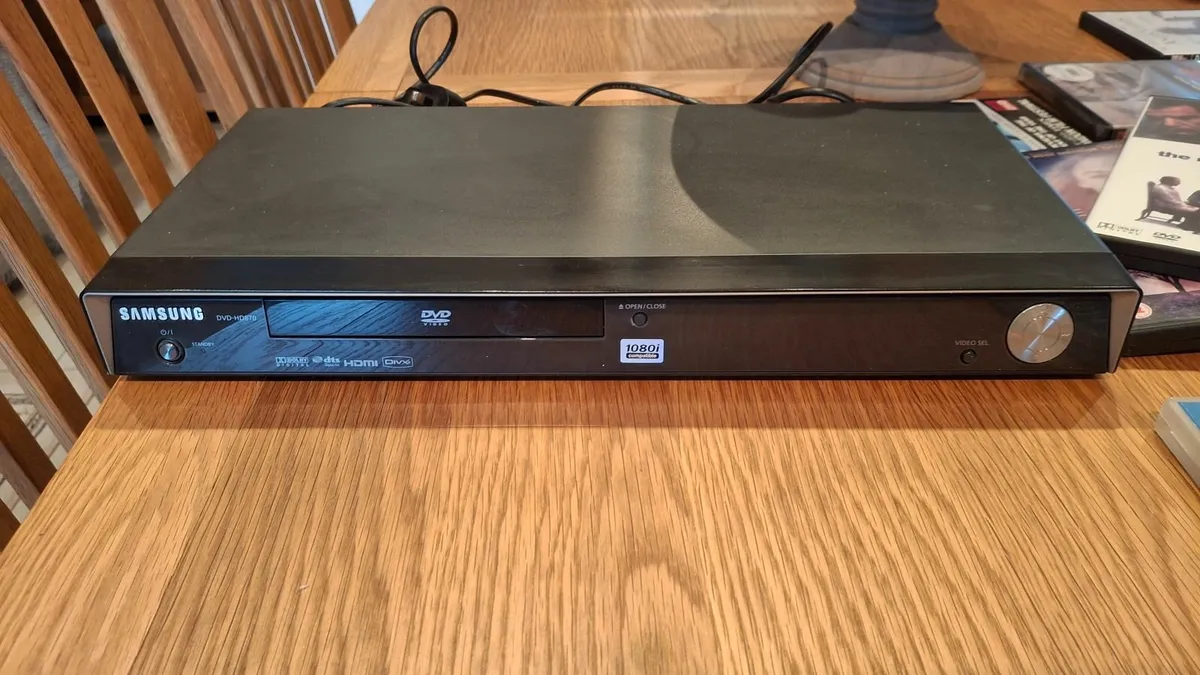 Samsung DVD Player with remote control & 31 DVD's - Image 3