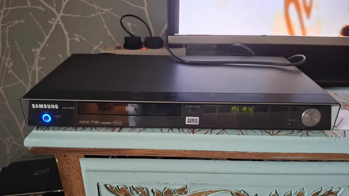 Samsung DVD Player with remote control & 31 DVD's - Image 4