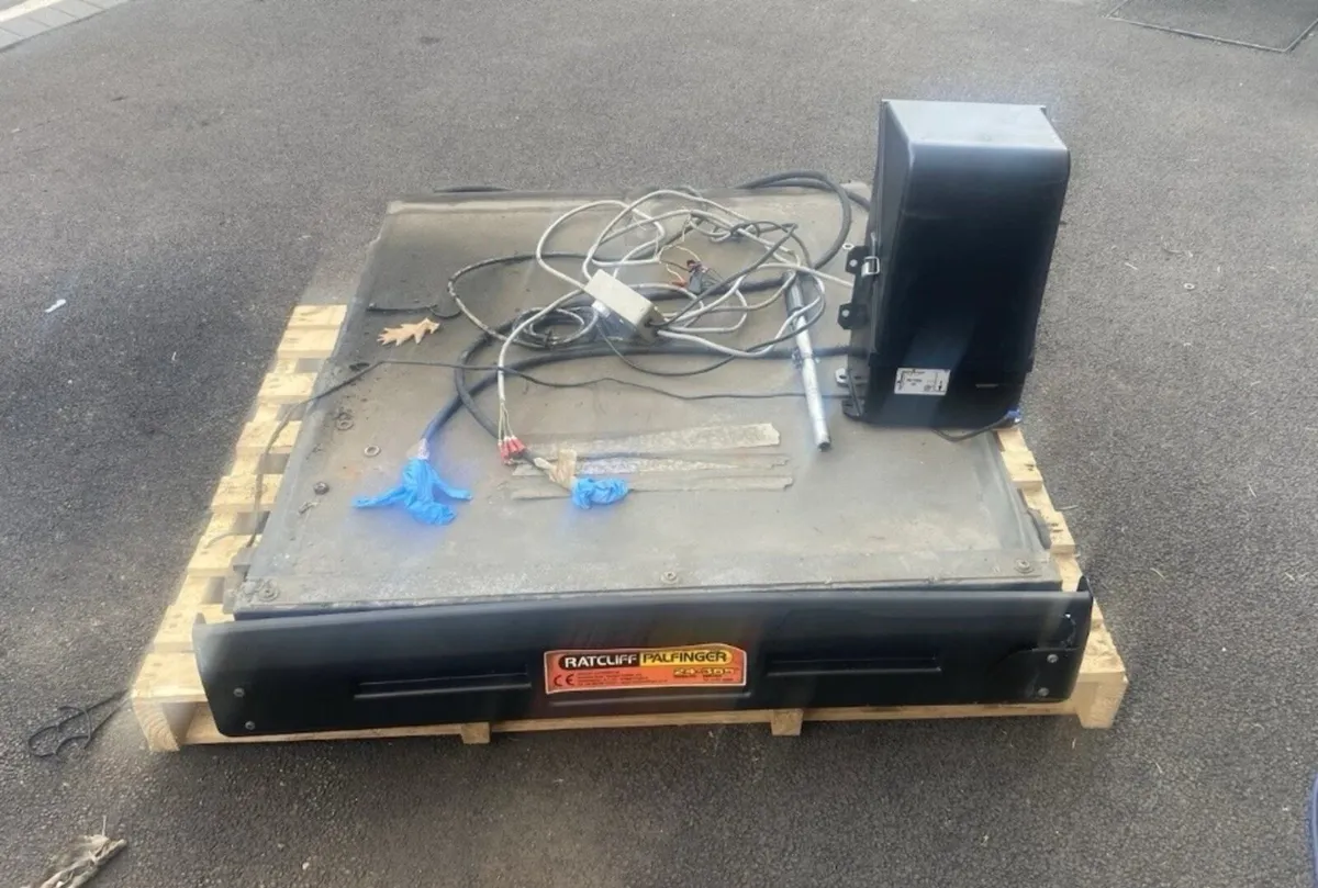 ** Ratcliff Wheelchair Lift 12v ** - Image 1