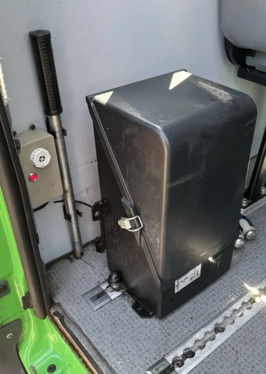 ** Ratcliff Wheelchair Lift 12v ** - Image 3