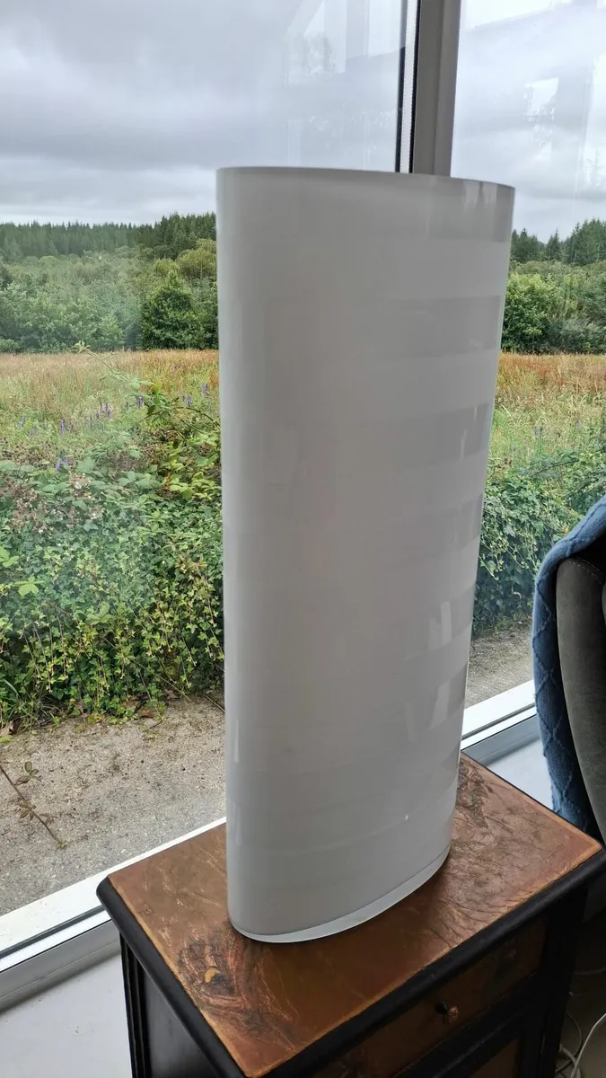 Beautiful large white glass vase - Image 3